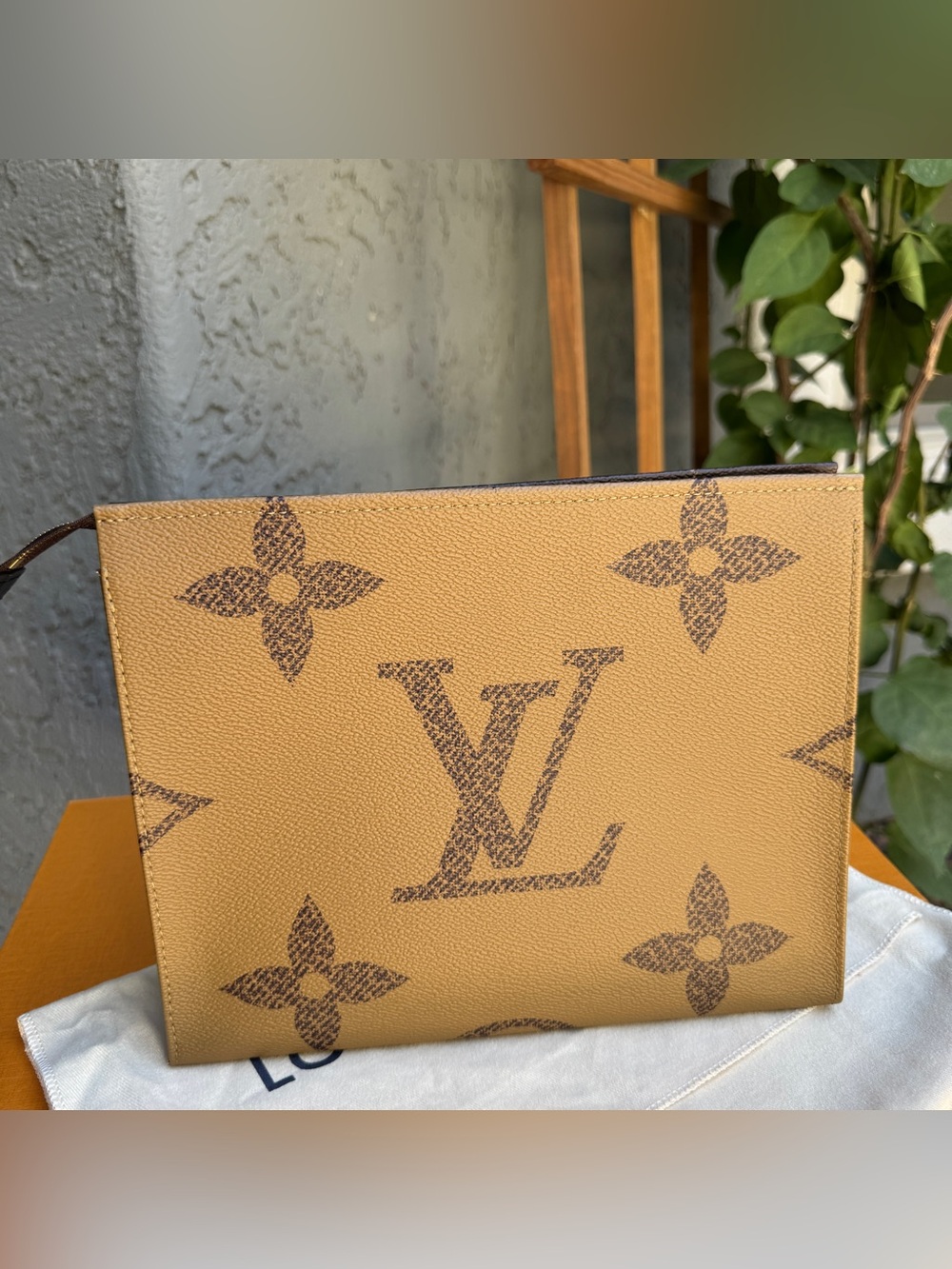 Louis Vuitton Reverse Monogram Toiletry Pouch 26 - Picture 4 of 15